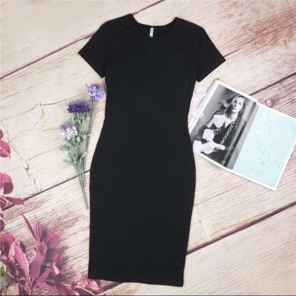 Black bodycon dress